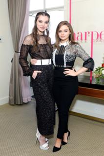 Hailee Steinfeld feet photo thumbnail