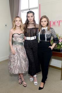 Hailee Steinfeld feet photo thumbnail
