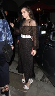 Hailee Steinfeld feet photo thumbnail
