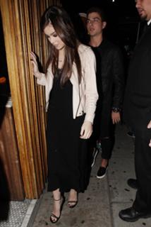 Hailee Steinfeld feet photo thumbnail