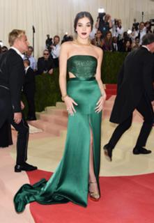 Hailee Steinfeld feet photo thumbnail