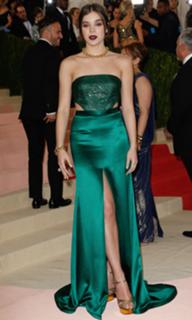 Hailee Steinfeld feet photo thumbnail