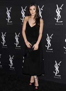 Hailee Steinfeld feet photo thumbnail