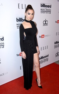 Hailee Steinfeld feet photo thumbnail