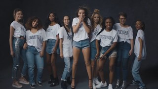 Hailee Steinfeld feet photo thumbnail