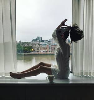 Hailee Steinfeld feet photo thumbnail