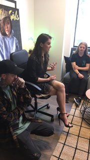 Hailee Steinfeld feet photo thumbnail