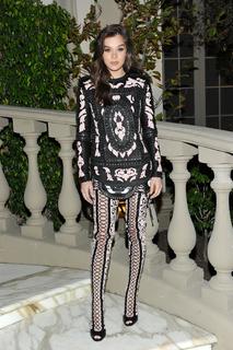 Hailee Steinfeld feet photo thumbnail