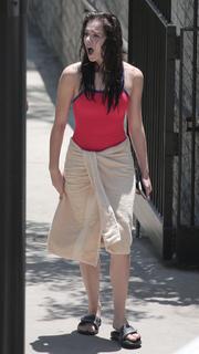 Hailee Steinfeld feet photo thumbnail