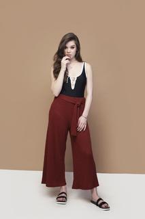 Hailee Steinfeld feet photo thumbnail