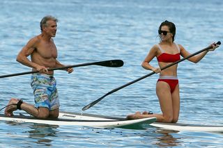 Hailee Steinfeld feet photo thumbnail