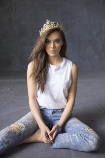 Hailee Steinfeld feet photo thumbnail