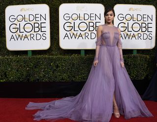 Hailee Steinfeld feet photo thumbnail