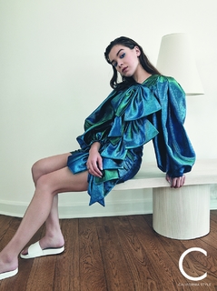 Hailee Steinfeld feet photo thumbnail