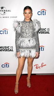 Hailee Steinfeld feet photo thumbnail