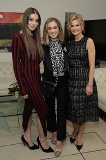 Hailee Steinfeld feet photo thumbnail