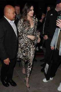 Hailee Steinfeld feet photo thumbnail