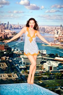 Hailee Steinfeld feet photo thumbnail