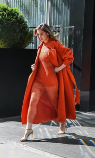 Hailee Steinfeld feet photo thumbnail