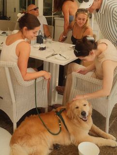 Hailee Steinfeld feet photo thumbnail