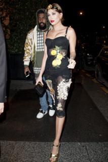Hailey Bieber feet photo thumbnail