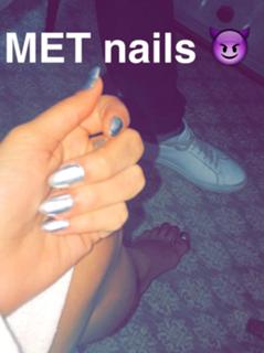 Hailey Bieber feet photo thumbnail