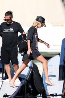 Hailey Bieber feet photo thumbnail