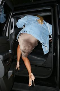 Hailey Bieber feet photo thumbnail