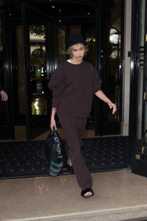 Hailey Bieber feet photo thumbnail