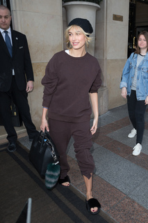 Hailey Bieber feet photo thumbnail