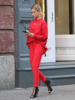 Hailey Bieber feet photo thumbnail