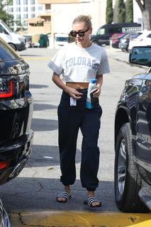 Hailey Bieber feet photo thumbnail