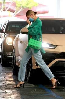 Hailey Bieber feet photo thumbnail
