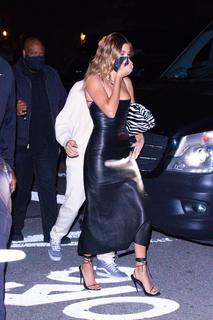 Hailey Bieber feet photo thumbnail