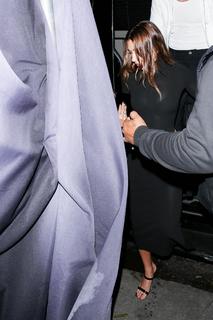 Hailey Bieber feet photo thumbnail