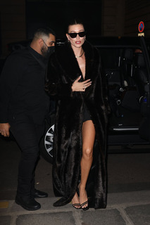 Hailey Bieber feet photo thumbnail
