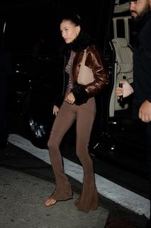 Hailey Bieber feet photo thumbnail