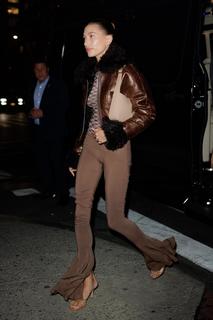 Hailey Bieber feet photo thumbnail