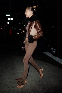 Hailey Bieber feet photo thumbnail