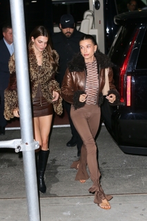 Hailey Bieber feet photo thumbnail