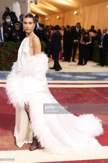 Hailey Bieber feet photo thumbnail
