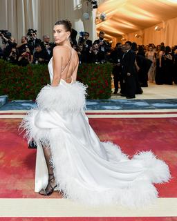 Hailey Bieber feet photo thumbnail