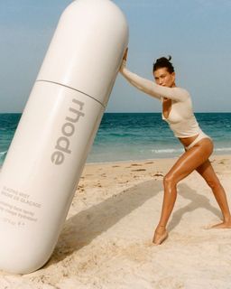 Hailey Bieber feet photo thumbnail