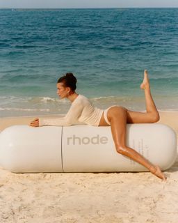 Hailey Bieber feet photo thumbnail