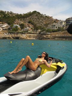 Hailey Bieber feet photo thumbnail