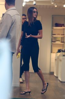 Hailey Bieber feet photo thumbnail