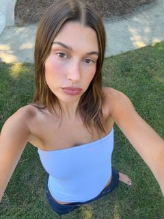 Hailey Bieber feet photo thumbnail