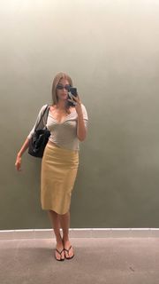 Hailey Bieber feet photo thumbnail