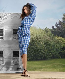 Hailey Bieber feet photo thumbnail