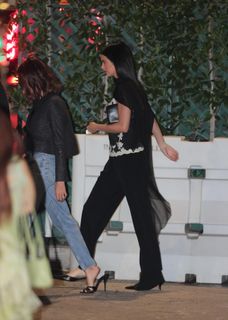Hailey Bieber feet photo 6